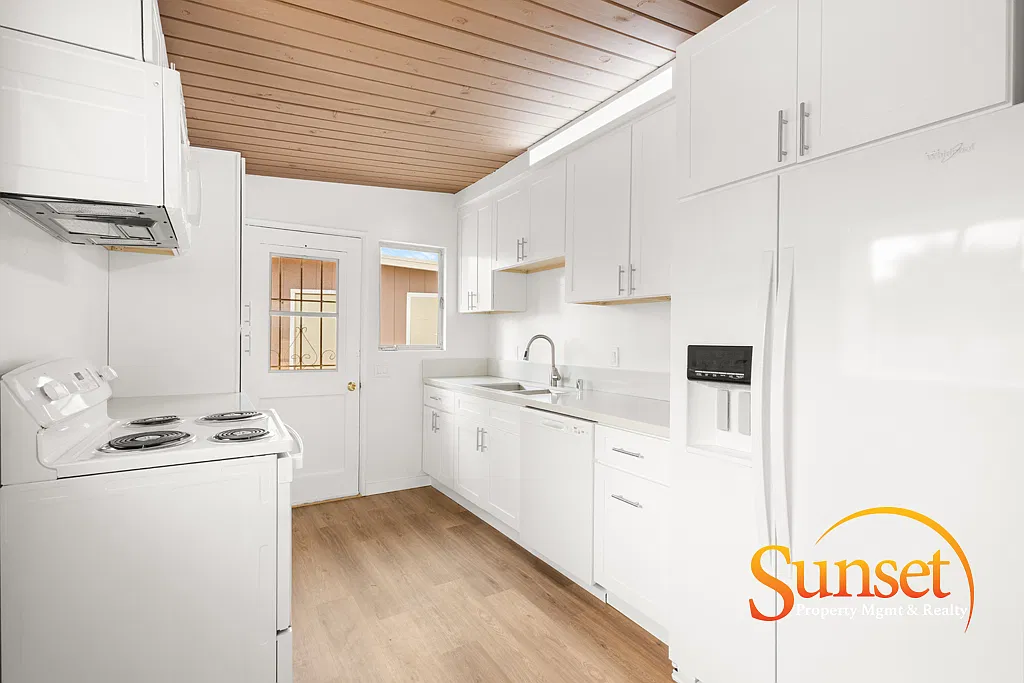 2 bed, 700 sqft, $3,550 — Photo 1