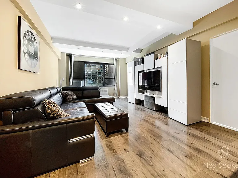 30 E 37th St #8F — Photo 1