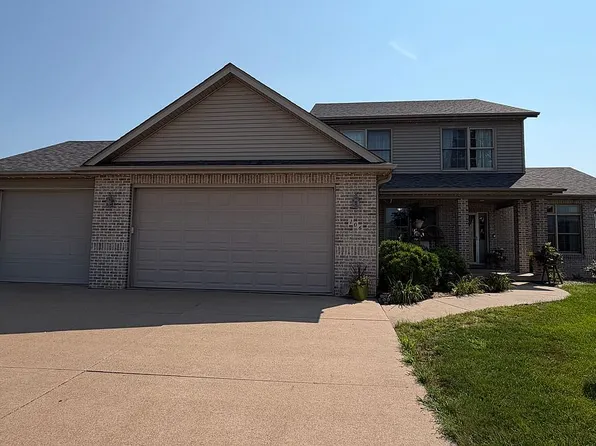 106 Park View Dr, Eldridge, IA 52748