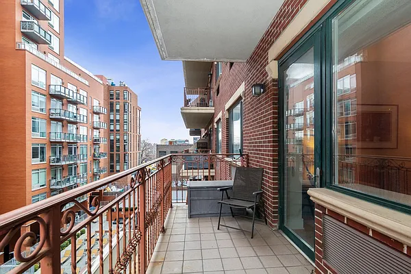 Sold by Compass | media 1