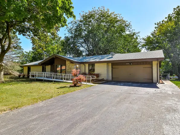 2208 Crane Dr, Rockford, IL 61103