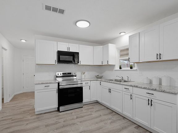 5th image of 2612 N A St
