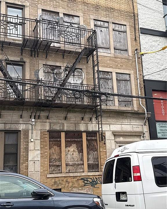 2nd image of 2869 W 17th St