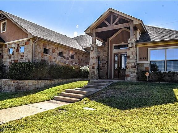 2nd image of 1133 Redleaf Dr