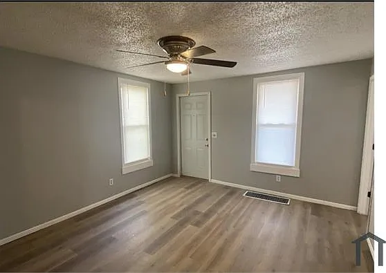 1341 W 4th St — Photo 2