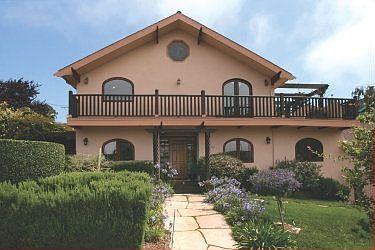 1st image of 807 Pinehurst Dr