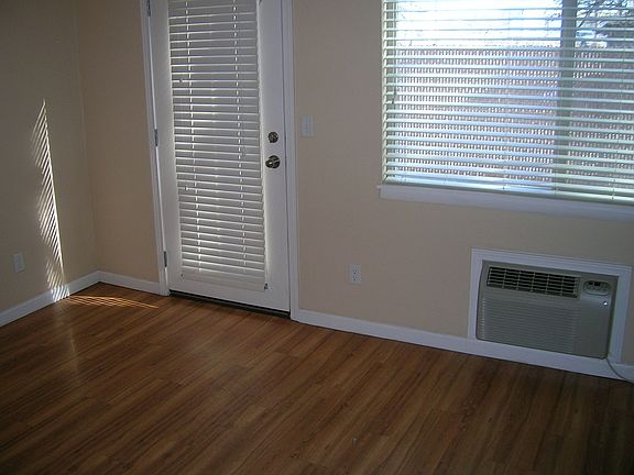 3rd image of 315 Clear Lake Ln