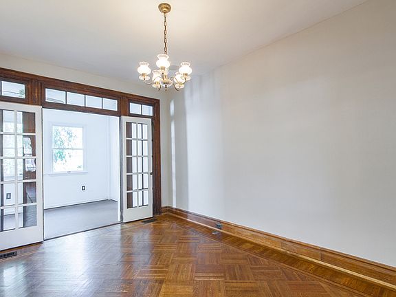 3rd image of 1358 Parkwood Pl NW