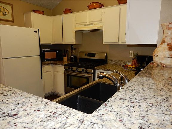 3rd image of 1811 Brickarbor Dr
