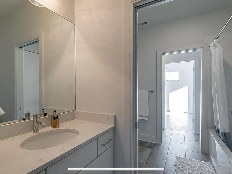 1011B Southside Ave — Photo 17