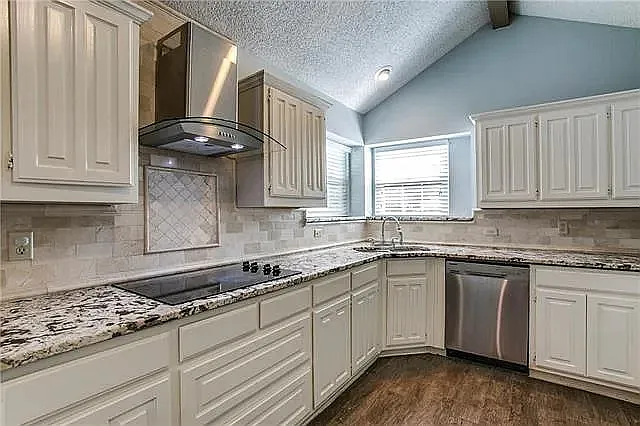 1207 Mistywood Ln — Photo 9