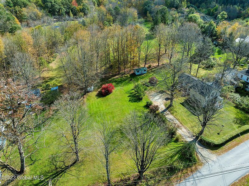 5th image of 55 Cherry Plain Square