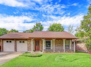 431 Woodrail Dr, Webster, TX 77598