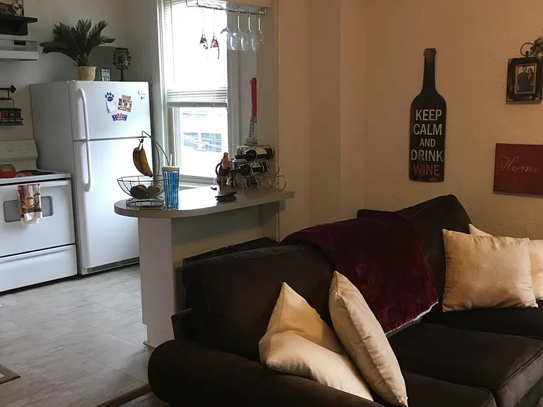 624 College St — Photo 10