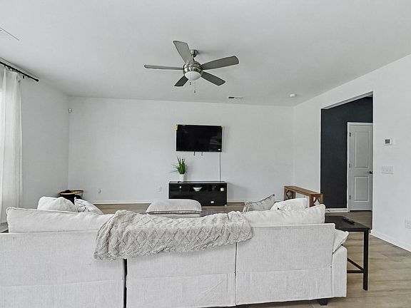 5th image of 202 Palfrey Dr