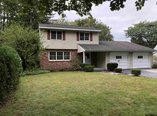 6 Highland Dr, East Greenbush, NY 12061
