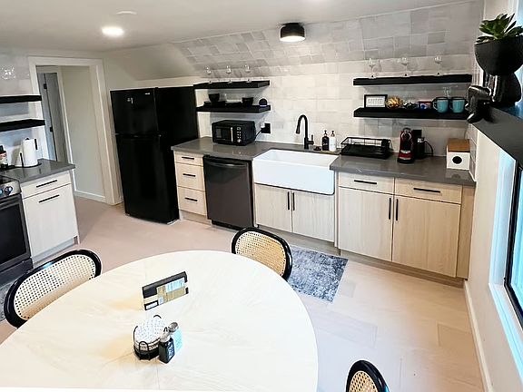 5th image of 1617 S Sheridan Ave Unit A