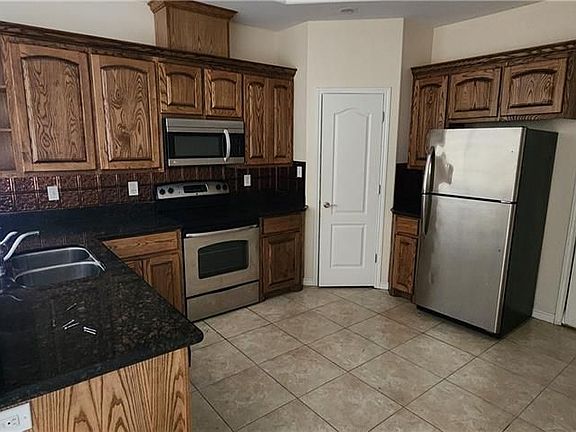 5th image of 1720 Irongate Dr #A