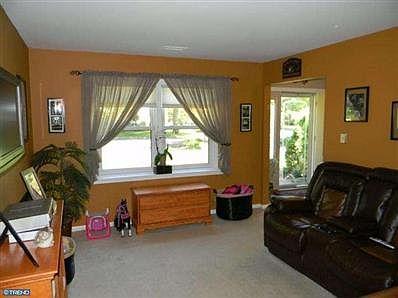 5th image of 1 Doral Ct