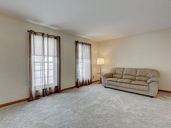 4th image of 8123 W Lakewood Ln