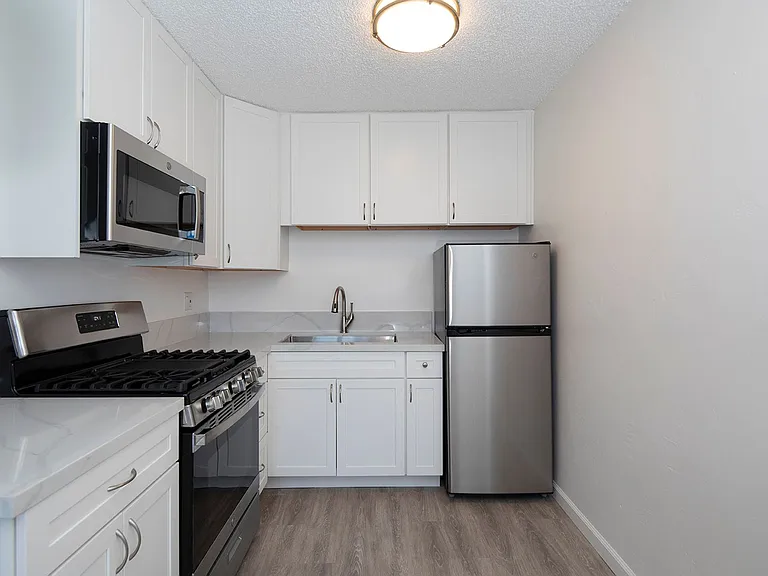 Aztec Pacific Apartments — Photo 46