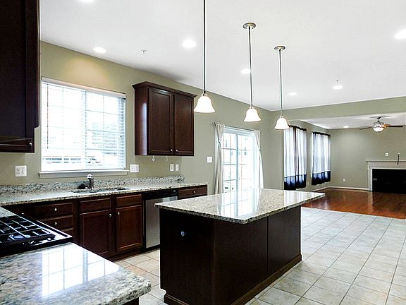 5th image of 23410 Larkspur St