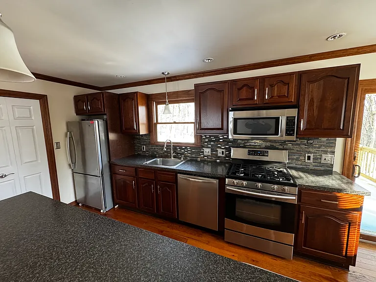 108 Cornelia Ln — Photo 11