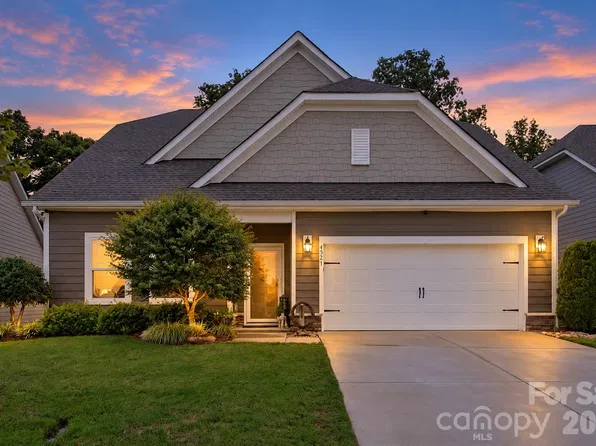 4521 Grove Manor Dr, Waxhaw, NC 28173