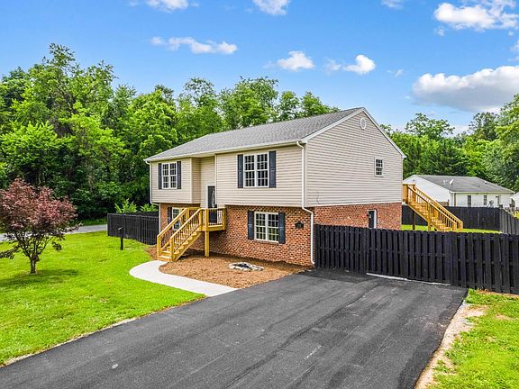2nd image of 100 Creston Oaks Ct