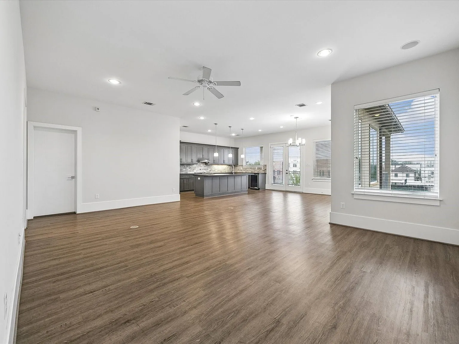 2 bed, 2.0 bath, 2000 sqft, $2,795 — Photo 3