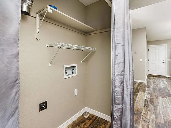 5th image of 2826 Oakland Dr Unit 10