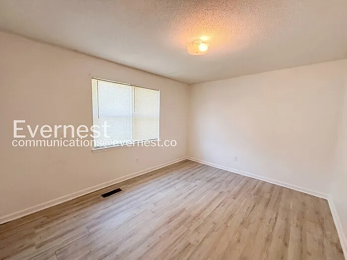 426 Buckingham Cir — Photo 16