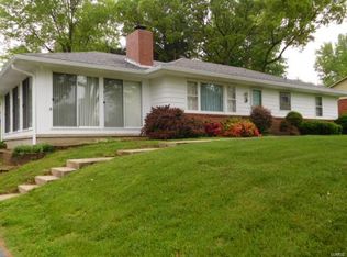 121 Lock Dr, Ballwin, MO