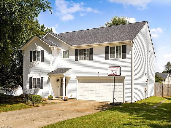 4th image of 907 Townsend Farm Dr