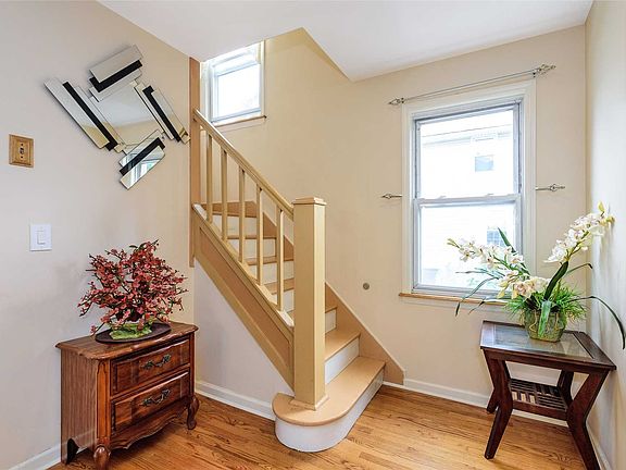 5th image of 119 Linden St