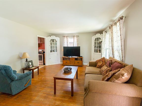 3rd image of 1801 S Kenmore Dr