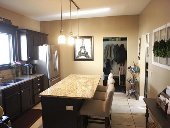 4th image of 1039 Margaret St