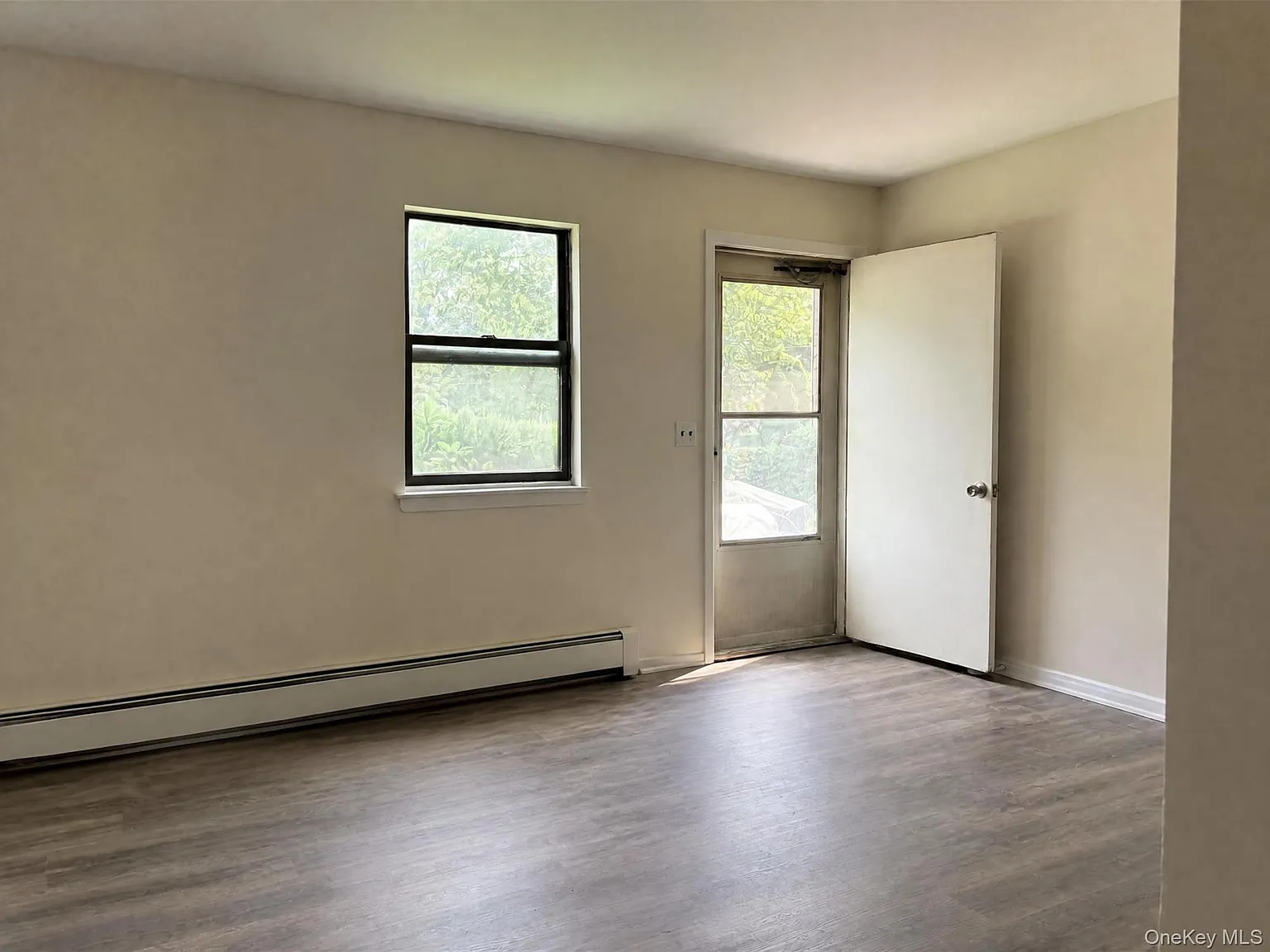 3 bed, 1.5 bath, 1300 sqft, $3,500 — Photo 2