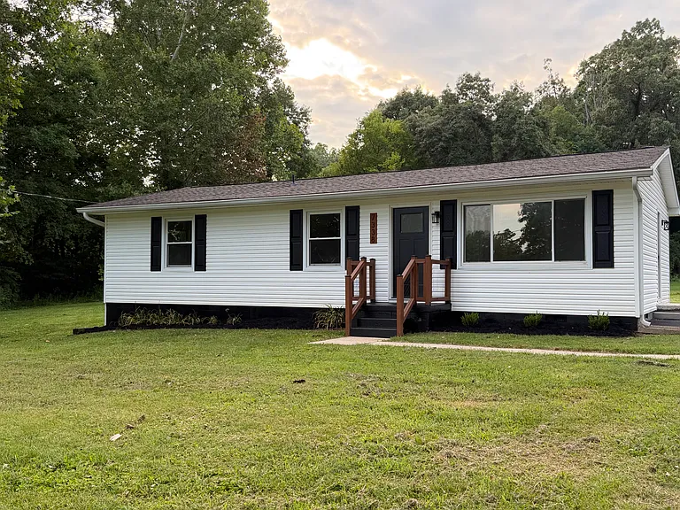 7338 Bonny Kate Dr — Photo 1