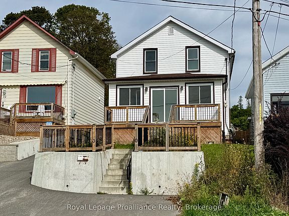 3rd image of 30 Alexander St W