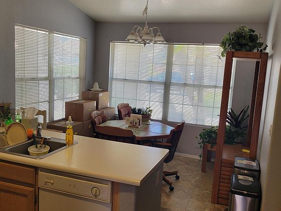 3rd image of 826 E Spanish Moss Ln