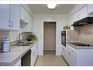 3rd image of 2701 Chabot Dr
