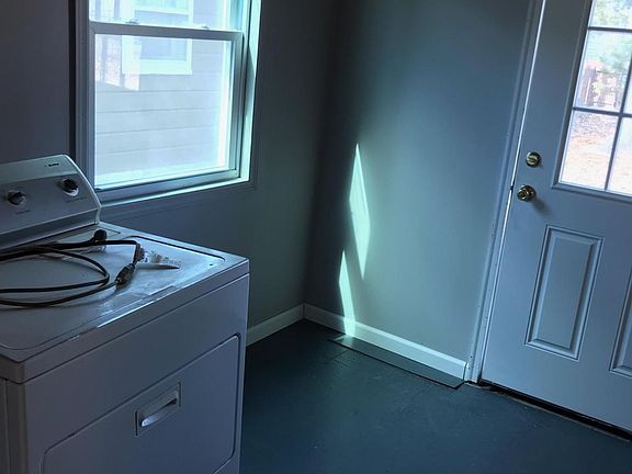 3rd image of 427 Elizabeth Ave