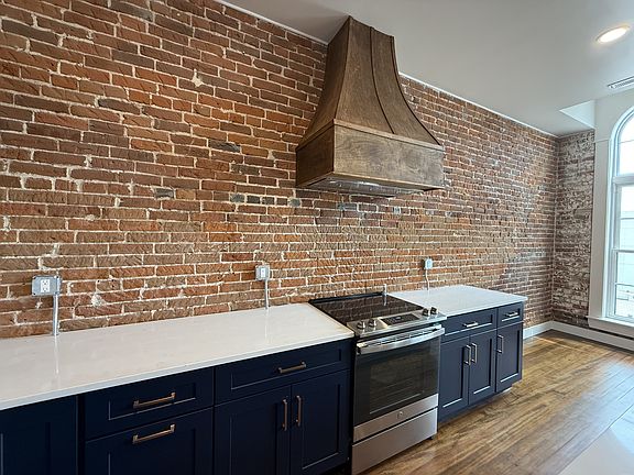 3rd image of 404 Shawnee St #1