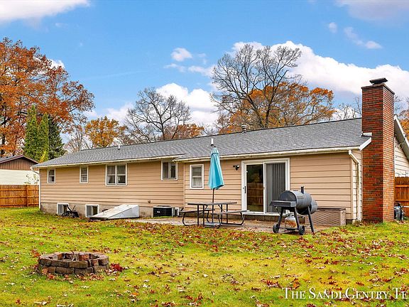 2nd image of 1635 Gaylord Dr