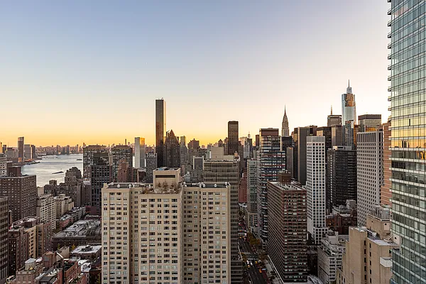 Sold by Compass | media 9