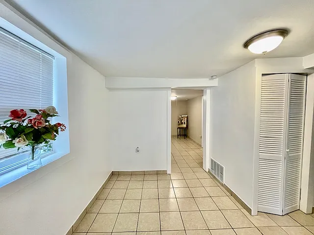 2237 W 19th St #CH1 — Photo 2
