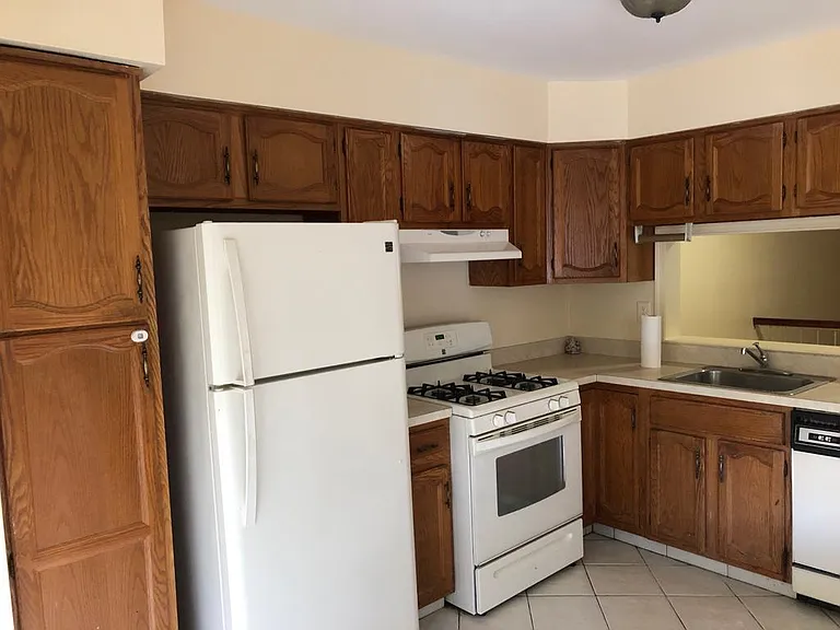 403 Maplecrest Rd — Photo 4
