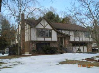 15 Arcadia Dr, North Kingstown, RI 02852