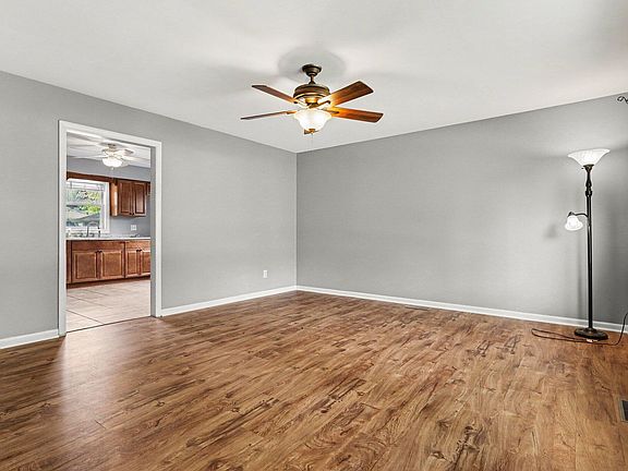 4th image of 5803 Sloan Ave